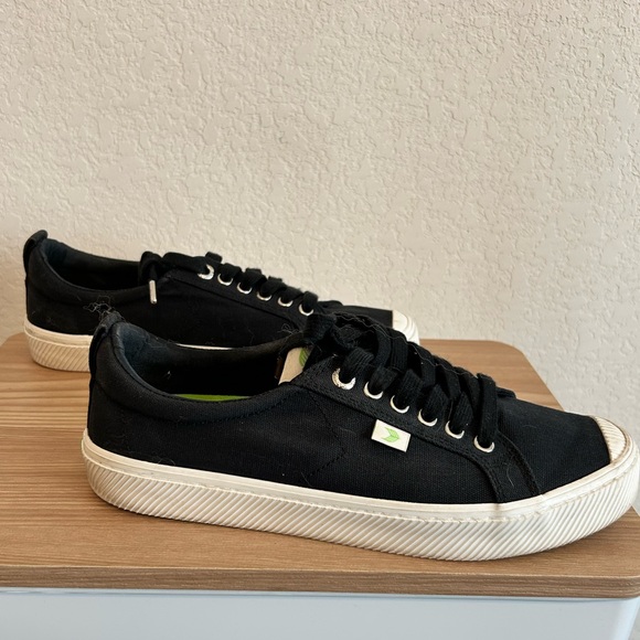 Cariuma Black Canvas Sneakers Size 10 - Picture 3 of 9